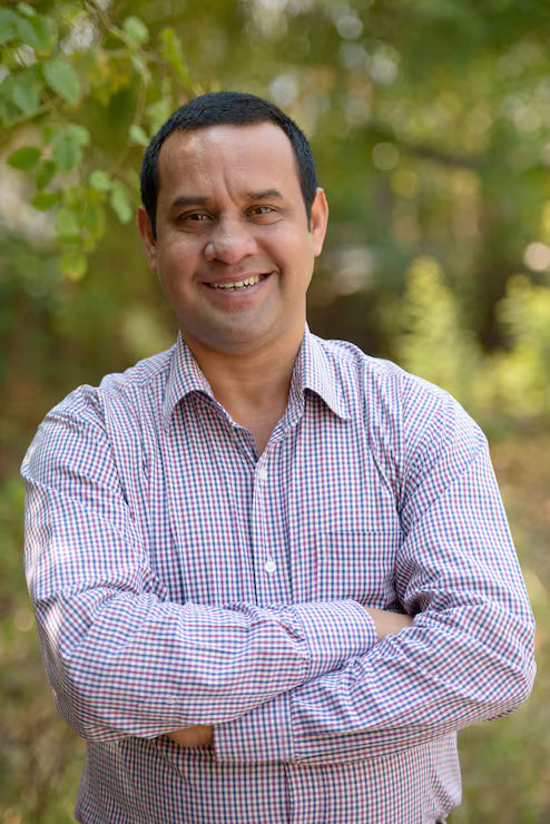 <em>Carlos M.</em>